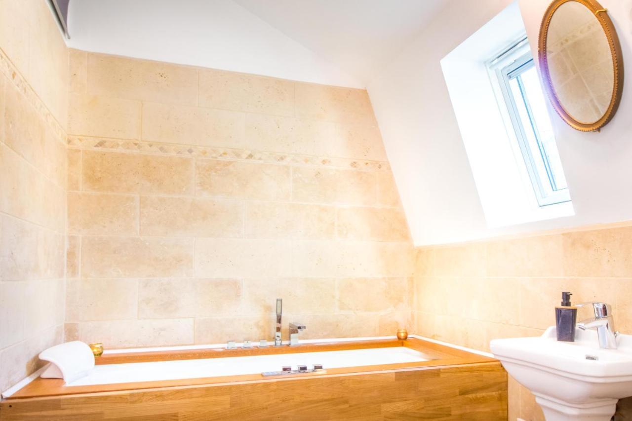 Jacuzzi - La Petite Romantique - Flobnb Лаон Екстериор снимка