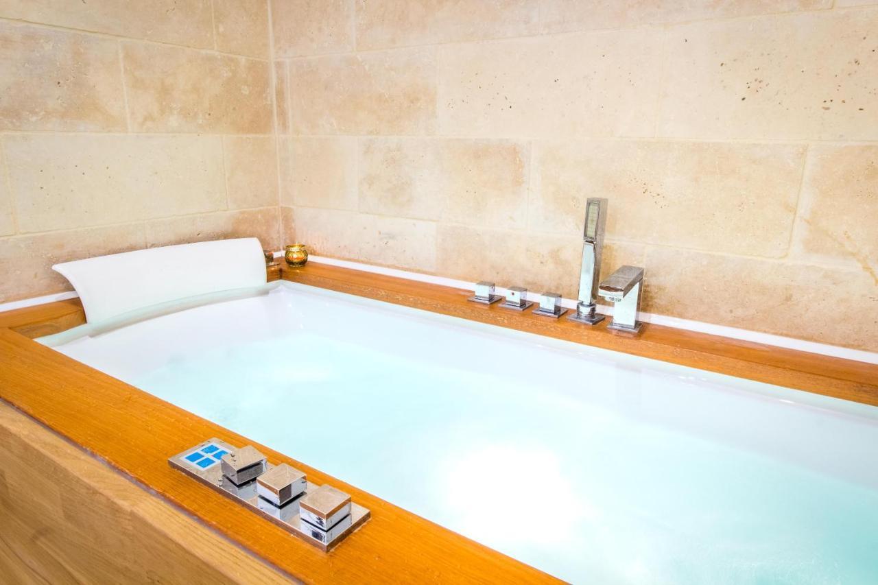 Jacuzzi - La Petite Romantique - Flobnb Лаон Екстериор снимка