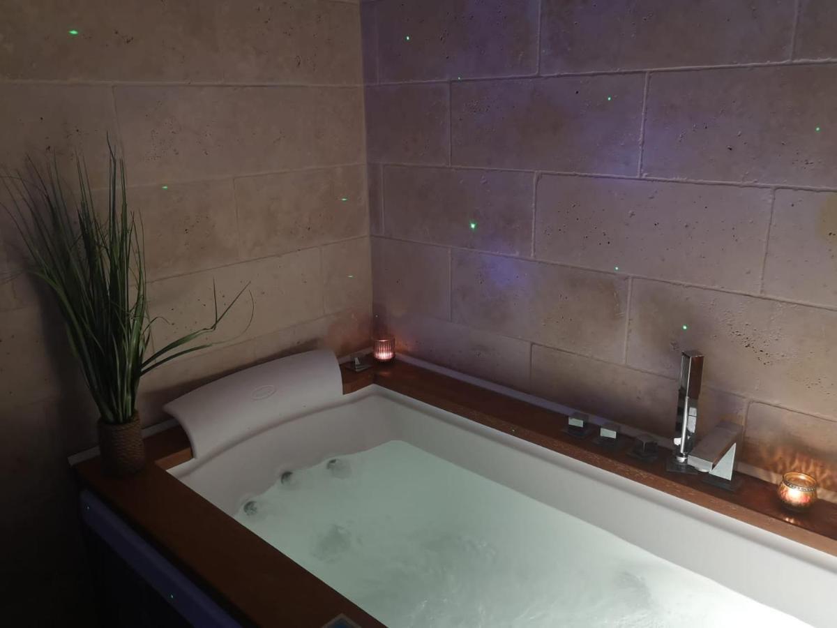 Jacuzzi - La Petite Romantique - Flobnb Лаон Екстериор снимка